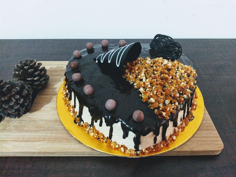 Kitkat Cake